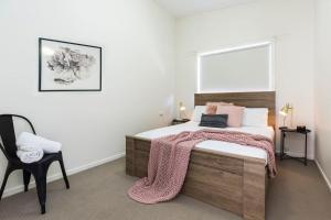 Легло или легла в стая в 2 Bedroom w/Parking Near Central Cessnock