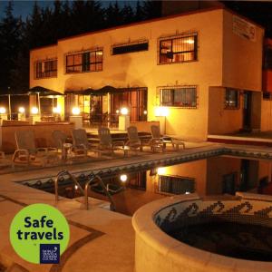 Hotel Finca Las Hortensias tesisinde veya buraya yakın yüzme havuzu