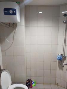 Koupelna v ubytování Apartemen 2br m-squere cibaduyut