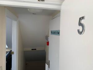 A bathroom at Letchworth Guest House 