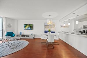 Η κουζίνα ή μικρή κουζίνα στο Amazing Condo with FREE PARKING in Brickell Miami