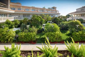 Barceló la Nucía Hills外面的花园