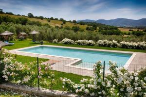 Bazén v ubytování Podere n°8 Agriturismo in Maremma nebo v jeho okolí