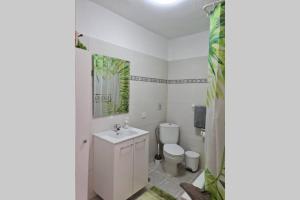 Kúpeľňa v ubytovaní Lovely two bedroom apartment with amazing view