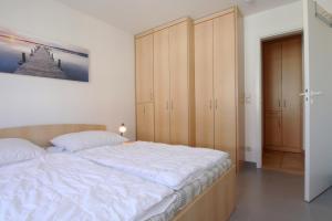 Postel nebo postele na pokoji v ubytování Residenz am Strand Wohnung 4-59
