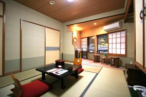 Posezení v ubytování Masutomi Ryokan