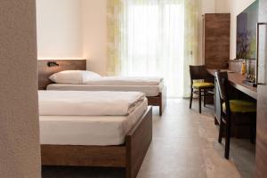 Postel nebo postele na pokoji v ubytování Hotel Grüne Elster