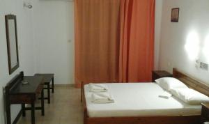 Un pat sau paturi într-o cameră la Hotel Elida