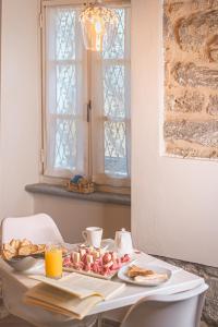 Jedlo v ubytovaní bed & breakfast alebo blízkom okolí