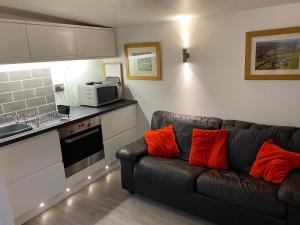 a living room with a couch in a kitchen at Delightful 1 bedroom chalet in Throwleigh