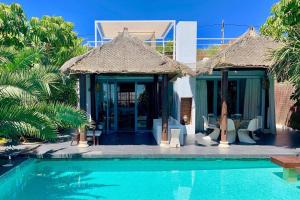 Bazen v nastanitvi oz. blizu nastanitve Ibiza style house,6 pers, luxury,with private pool