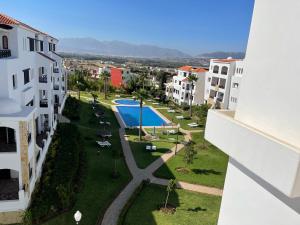 Bazén v ubytování Lilac Gardens Resort nebo v jeho okolí
