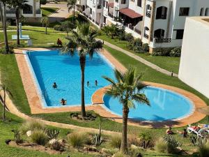 Bazén v ubytování Lilac Gardens Resort nebo v jeho okolí
