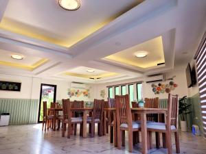 a dining room with a wooden table and chairs at Casareal Hotel by Cocotel in Concepcion