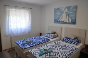 Postel nebo postele na pokoji v ubytování Apartmani Ana Vukovar