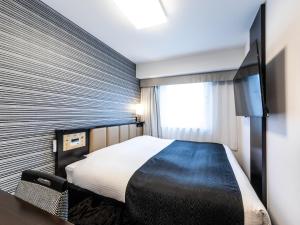 a hotel room with a bed and a window at APA Hotel Kintetsu-Nara Ekimae in Nara