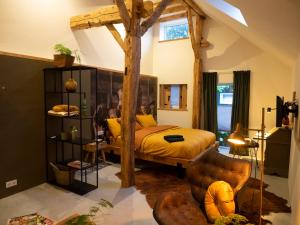 Tempat tidur dalam kamar di Lagom bed and breakfast