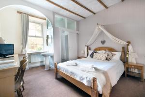 Giường trong phòng chung tại Elen's Castle Hotel