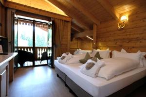 Postel nebo postele na pokoji v ubytování Sport Hotel Majarè + 37 fotografií