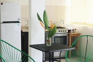 Η κουζίνα ή μικρή κουζίνα στο Apartment with blacony and sea view +24 φωτογραφίες