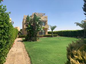Imagen de la galería de Villa with Sea View at Sinaway Lagoon Resort & Spa Ras Sedr - South Sinai, en Ras Sedr