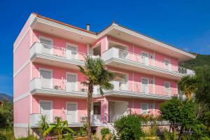 Budova, v ktorej sa apartmánový hotel nachádza