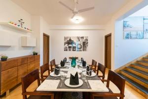 Fotografie z fotogalerie ubytování Classique Woods by StayVista with Lawn with Gazebo & Bar, Indoor Fun v destinaci Karjat