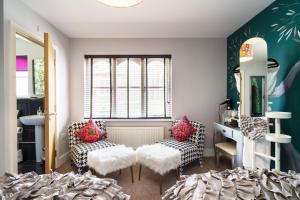 Maes Bach Boutique GUEST HOUSE TOWN CENTRE客房内的一张或多张床位