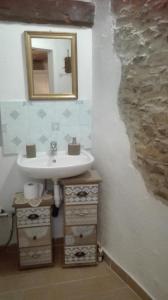 a bathroom with a sink and a mirror at Agriturismo Nonnamelia in Nasino