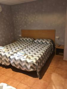Postel nebo postele na pokoji v ubytování Hostal Casa Alonso