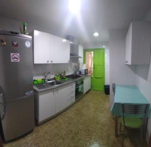 Köök või kööginurk majutusasutuses Cozy single room Mercado Central