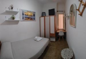 Voodi või voodid majutusasutuse Cozy single room Mercado Central toas