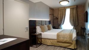 a hotel room with a bed and a window at Hotel Aquarius Venice - Ascend Collection in Venice