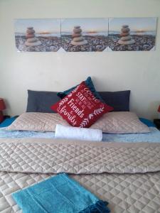 ウィットバンクにあるCosy Beds Webのベッド1台(上に枕2つ付)