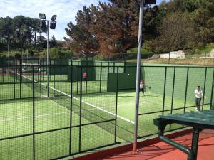 Tennis- og/eller squashfaciliteter på Vistas al mar Canabal eller i nærheden