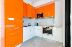 Kuchyňa alebo kuchynka v ubytovaní Seafront Boutique CalaBeach Rincón de la Victoria