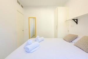 Posteľ alebo postele v izbe v ubytovaní Seafront Boutique CalaBeach Rincón de la Victoria