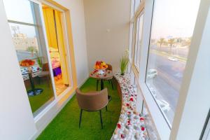 a room with a table with cups on the floor at ريـزورد بـلازا - شقق مخدومة- RIZORD plaza in Hafr Al-Batin