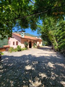 an image of a house with a driveway at Quinta De Gestacos in Geres