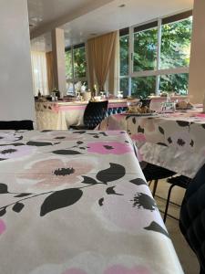 Ruang duduk di Mon Hotel