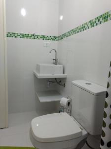 Bilik mandi di Suites Praia de Juquehy