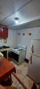 Dapur atau dapur kecil di Tropical Dreams Hostel