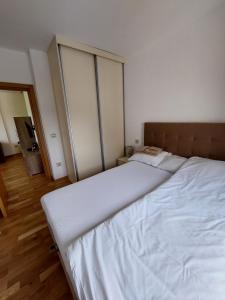 Una cama o camas en una habitación de IVA