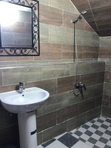 Ένα μπάνιο στο Hotel Nisrine