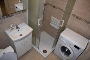 Ванна кімната в Apartament M-3 CENTRUM - 38m2 +4 фото