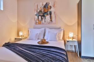 מיטה או מיטות בחדר ב-Apartments Trio- An amazing view of Split