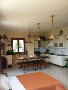 A kitchen or kitchenette at Etna Sweet Home