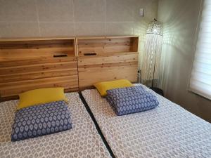 Postel nebo postele na pokoji v ubytování Tong Stay
