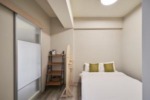 像個家plus民宿 AT home plus B&B客房内的一张或多张床位