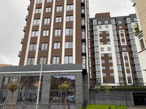 un edificio de apartamentos en la ciudad de Londres en Люкс апартаменти в ЖК Театральному.Центр міста, en Rivne